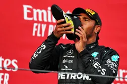 Hamilton blijft 'gewoon' in de F1: 'Kan misschien wel tien keer kampioen worden'