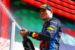 Verstappen rilascia il merchandising "Simply Lovely" per il 2025