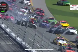 Mega-Crash führt zu großem Chaos in Daytona, fast alle Fahrer beteiligt