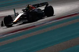 Samenvatting GP Abu Dhabi | Verstappen sluit seizoen af met dominante zege