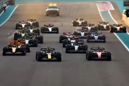 Feest bij Formule 1-team op oudejaarsdag, F1-coureur blaast 23 kaarsjes uit