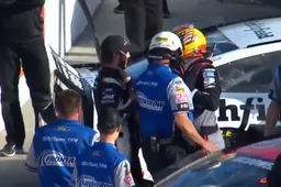 NASCAR coureurs gaan op de vuist