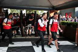 'Alfa Romeo stuurt als vierde F1-team personeel naar huis'