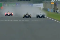 De Vries grijpt bizarre overwinning in veld wat voor de helft stilvalt!