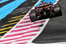 Wedstrijdleiding luistert niet naar Red Bull: Kerbs worden niet verwijderd