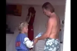 Video: Rosberg bedankt zijn ouders voor zijn wereldtitel