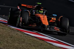 Norris erra na primeira volta; Hamilton mantém Verstappen atrás