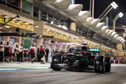 LIVE | VT3 Grand Prix van Sakhir, Verstappen vrijwel meteen achterstevoren!