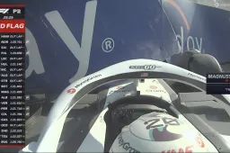 Magnussen veroorzaakt rode vlag in VT2 na spin in de bandenstapel