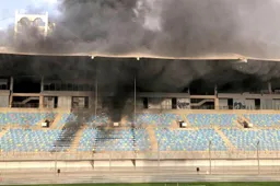 WTF?! Hoofdtribune in Bahrein stond gisteren in de brand!