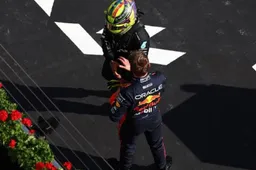 Het internet reageert op eerste startrij Hamilton en Verstappen