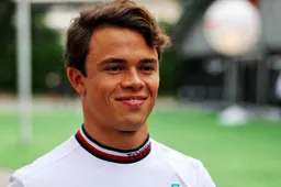 De Vries heeft goede band met Verstappen: 'Voelt als oudere broer'