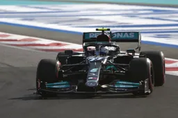 Button: 'Mercedes heeft de motor tijdens de longrun verder open gedraaid'