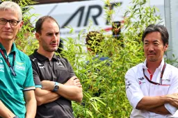 Oakes, novo chefe da equipe de F1, conta uma anedota: "Wolff me recebeu no clube
