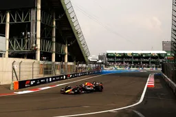 Mercedessen op P1 en P2 in Mexico in VT3, Verstappen op halve seconde