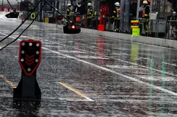 Kan regen bandensporen op het circuit wegspoelen?