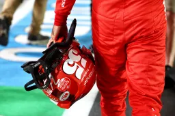 Il filmato delle telecamere di sicurezza: ecco il problema di Sainz