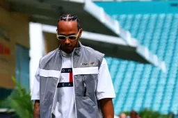 Frustratie loopt op bij Mercedes: 'Hamilton wil ook geen excuses meer'