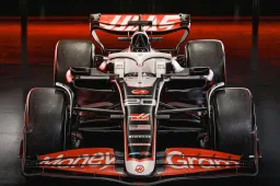 De eerste beelden van de nieuwe Haas F1-auto op de baan