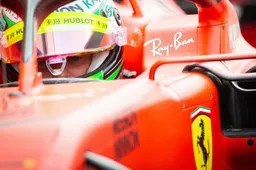 Intussen in Bahrein: Mick Schumacher klokt eerste kilometers bij Ferrari