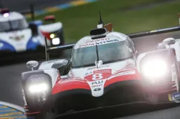 Fernando Alonso wint met Toyota de zes uur van Silverstone