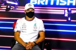 Bottas presteert teleurstellend: 'Daarom zijn ze naar Russell aan het kijken'