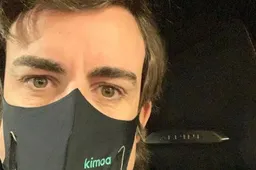 Met deze helm maakt Alonso comeback in Formule 1