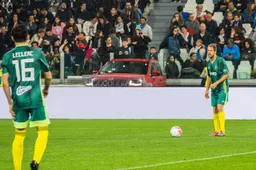 Leclerc trapt balletje met Ronaldo voor het goede doel