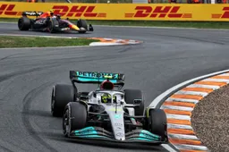 Hamilton biedt excuses aan voor woedende boordradio: 'Weet niet wat ik zei'