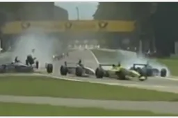 De knetterharde crash van Jean Alesi op Hockenheim in 2000!