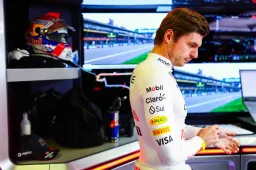 Verstappen scherza sull'evento di lancio: "Spero di essere malato".