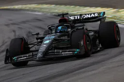 Russell, penalizado en la parrilla por obstrucción en el pit lane