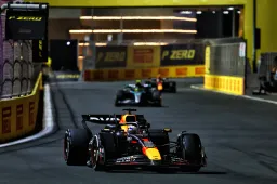 Verstappen gagne après des jours tumultueux en interne