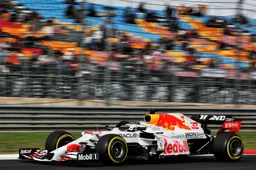Verstappen maakt een mooie pirouette tijdens VT3: "Nice 360!"