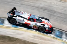 Loose manhole covers frustrate F1 test: problems in WEC even worse