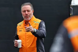 Zak Brown evita a "dominação" enquanto o CEO se olha no "espelho"