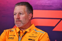 Damon Hill responde a la "parcialidad" de Zak Brown en un enfrentamiento online en el GP de EE.UU.