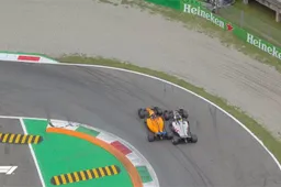 Alonso en Magnussen krijgen GEEN straf voor hun 'ruzie' op de baan!