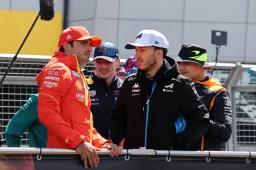 Magnussen adamant: 'Sainz holds everything up in driver's market'