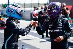 Hamilton neemt het op voor Bottas: 'Mensen moeten hem een pauze gunnen'