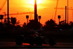 Verstappen vijfde in drukke avondsessie in Abu Dhabi, crash Bottas en Grosjean