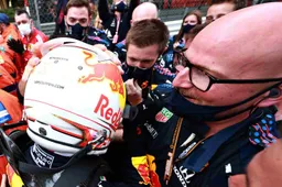 Verstappen drift expres met RB16B in laatste ronde: "Dat is 'overconfidence'"