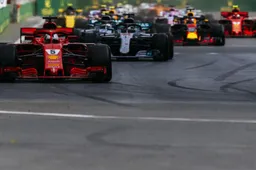 Hamilton ging in Baku verhaal halen bij de FIA over de herstart van Vettel