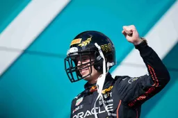 Verstappen fans denounce behavior of supermodel who is friends with Hamilton