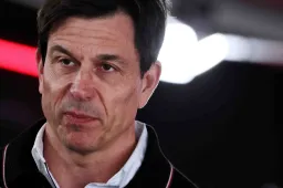 Wolff risponde alle voci su Verstappen e Newey