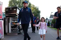 Kelly Piquet y su hija Penélope animan a Verstappen tras ganar en Suzuka