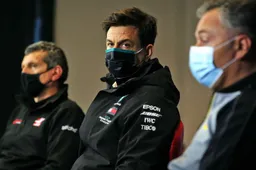 Mercedes waiting to seal both titles before contracts are signed