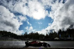 Charles Leclerc décroche la pole grâce à la pénalité de Verstappen