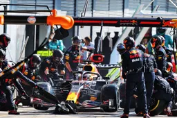 Horner baalt: 'Verstappen had nooit in Hamilton zijn buurt mogen zitten'