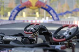 Smedley luistert naar Hamilton: nieuw elektrisch kartkampioenschap gelanceerd!